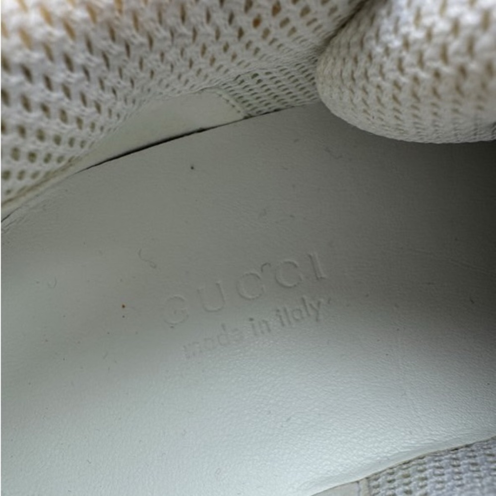 Gucci GG Supreme Basket Sneakers - Picture 6 of 15